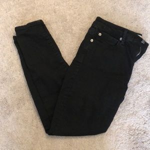 Black GAP True Skinny jeans